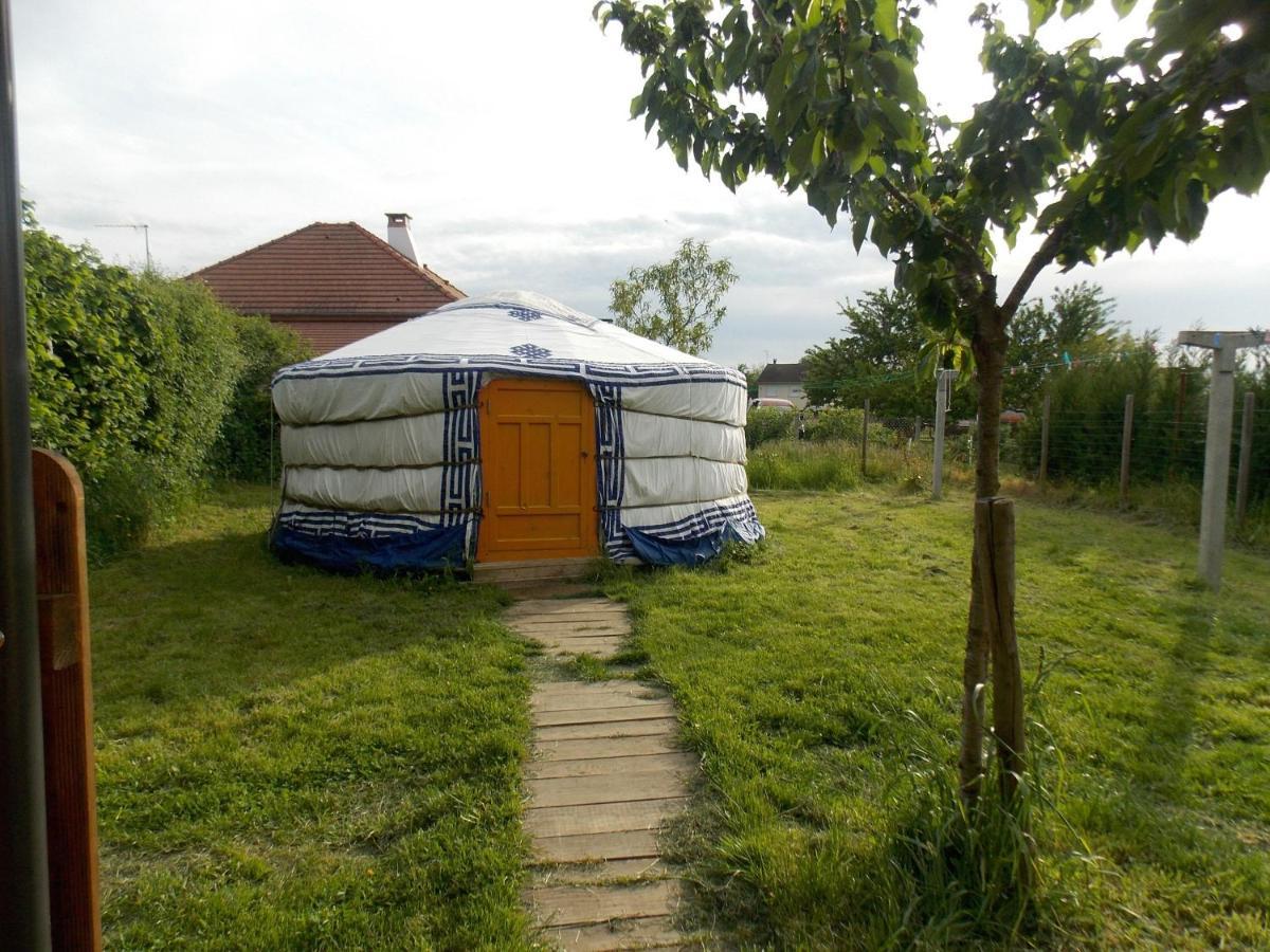Yourte mongole Huriel Esterno foto