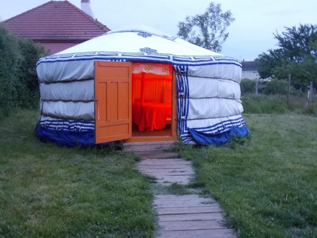 Yourte mongole Huriel Esterno foto